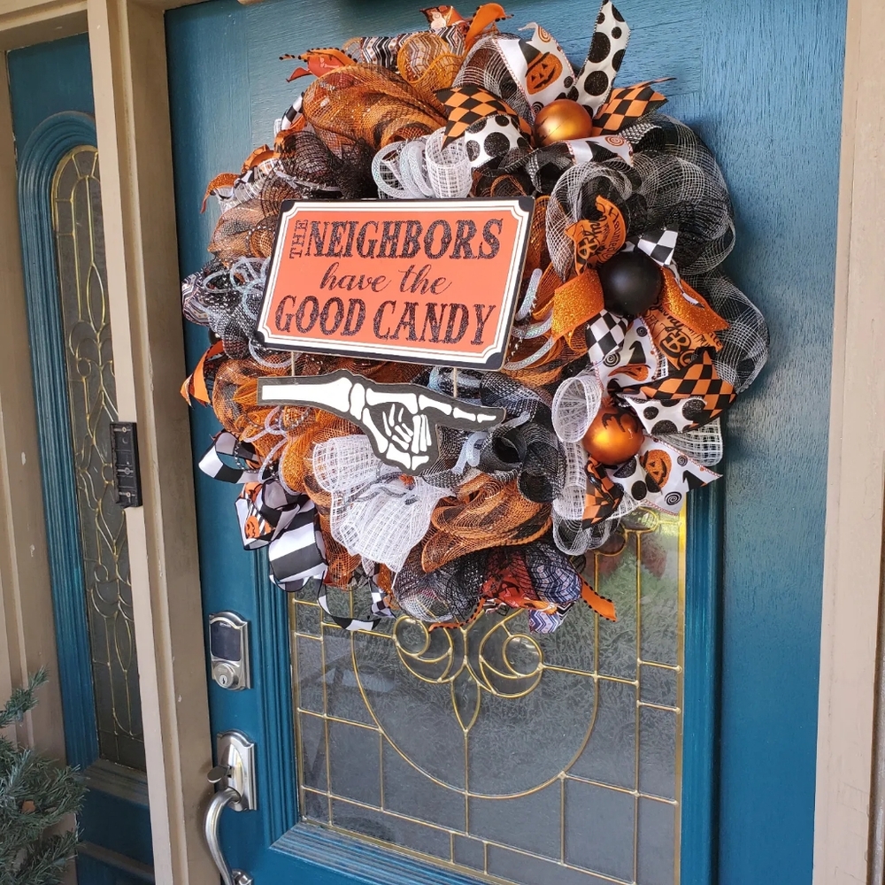 "The Neighbors Have the Good Candy" Halloween Wreath - Picture 7 of 7